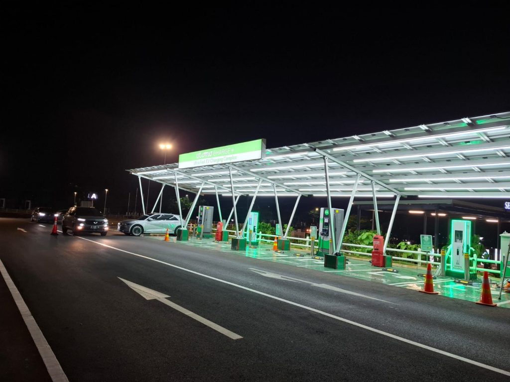 super electric mobility hub utomo charge+