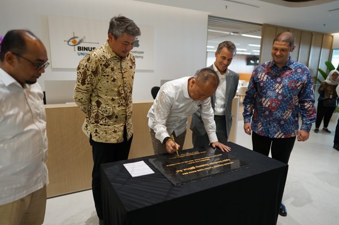 Menteri Perindustrian (Menperin), Agus Gumiwang Kartasasmita saat kunjungan ke Apple Developer Academy @BINUS Bali