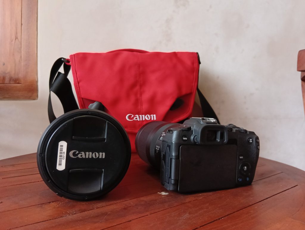 Kamera Mirrorless Canon EOS R8