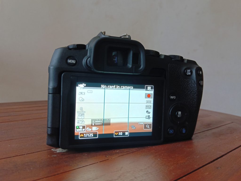 Kamera Mirrorless Canon EOS R8