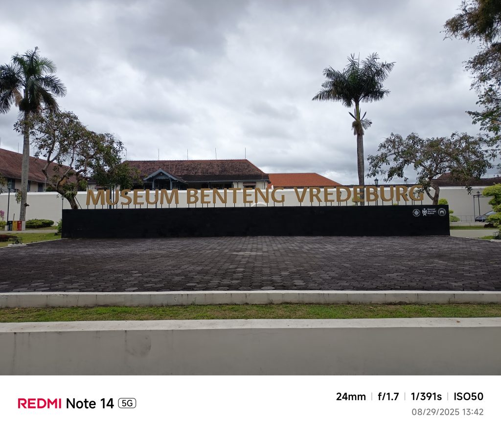 Museum Benteng Vredeburg yang diabadikan dengan smartphone Xiaomi Redmi Note 14 5G