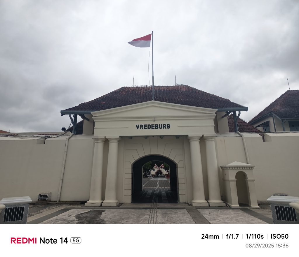 Museum Benteng Vredeburg yang diabadikan dengan smartphone Xiaomi Redmi Note 14 5G