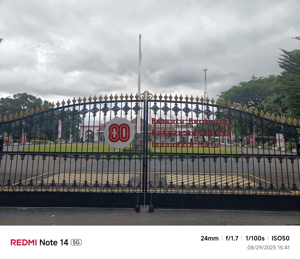 Gedung Agung yang diabadikan dengan smartphone Xiaomi Redmi Note 14 5G