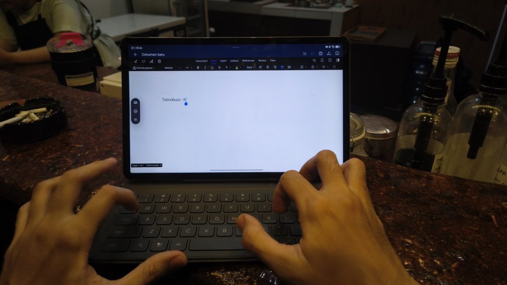 Mengetik dokumen di HONOR Pad X9a