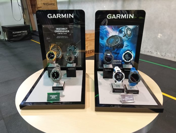 Instinct Crossover AMOLED