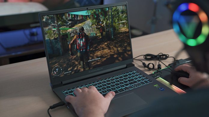 Ilustrasi bermain game di laptop gaming