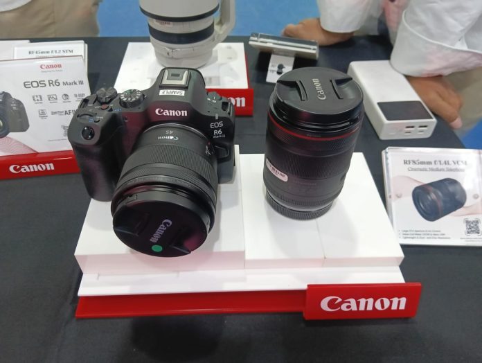 Canon EOS R6 Mark III dengan lensa RF45mm f/1.2 STM