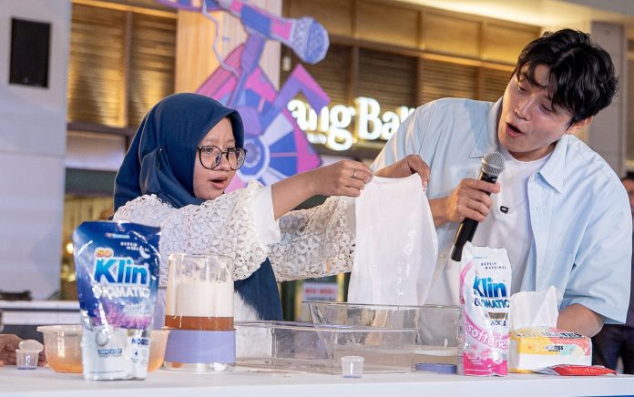 SoKlin Biomatic bersama Jang Hansol dan Pengunjung Sumarecon Mall Bekasi