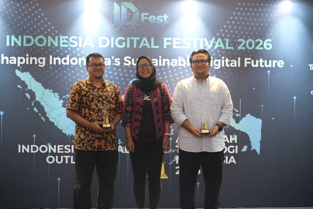 Sulistia Endah, Chief Editor Telko ID bersama perwakilan Tim Telkomsel