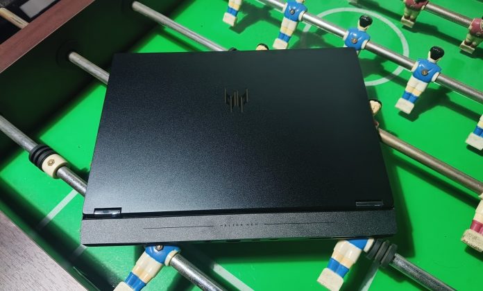 Laptop Gaming Tipis