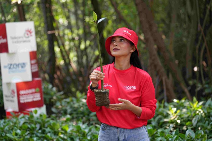 Telkomsel Tanam Mangrove