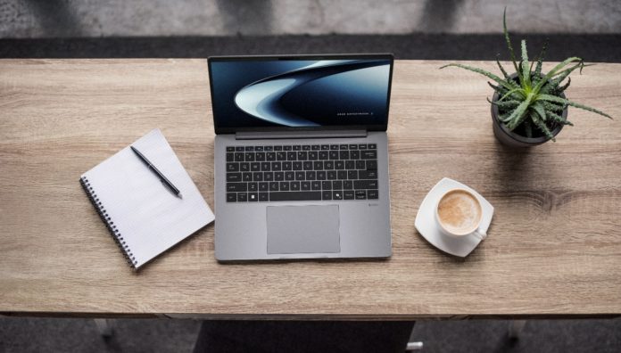 Laptop Bisnis AI
